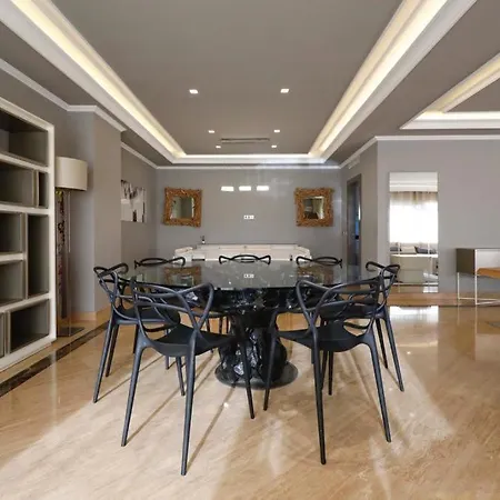 Luxurious Penthouse شقة ماربيا